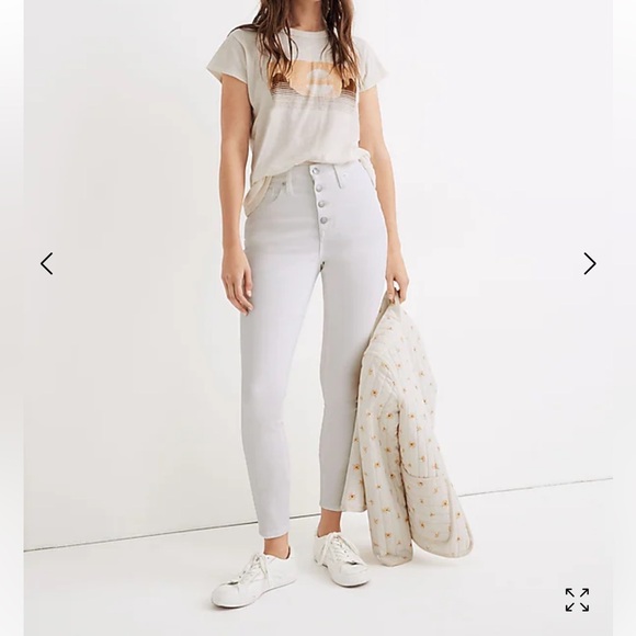 Madewell Curvy High-Rise Skinny Crop Jeans in Pure White: Button-Front Edition - Picture 2 of 11